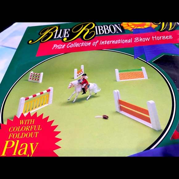 BLUE RIBBON WINNERS VINTAGE 1993 EQUESTRIAN SET HORSE RIDER JUMPS TROPHY SADDLE - Picture 12 of 16